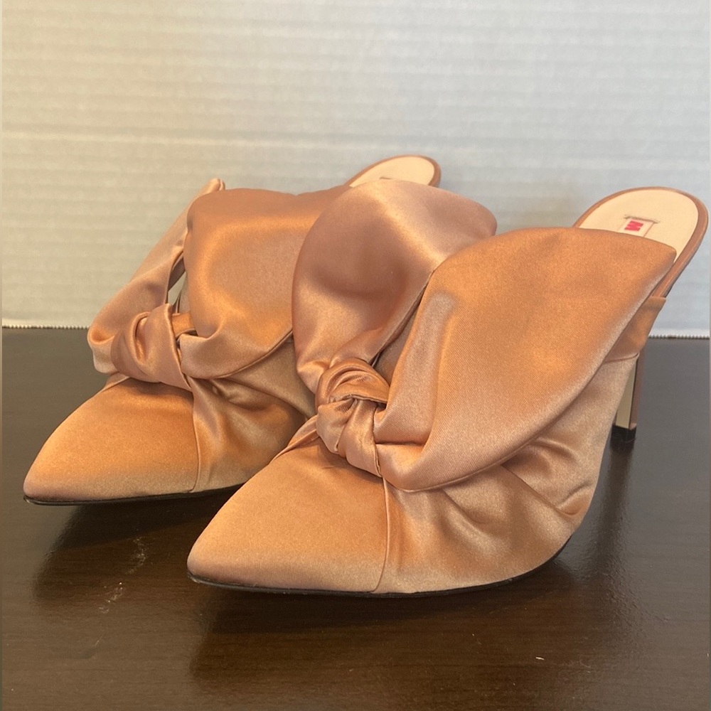 Minna Parikka Elizabeth Rose Satin Bunny Pump 40 - Picture 3 of 16